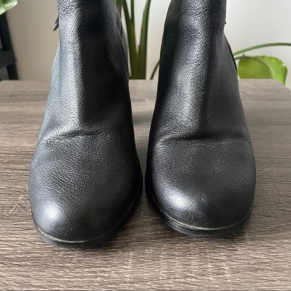 Cole Haan Davenport Black Ankle Bootie Size 9B - Picture 3 of 8